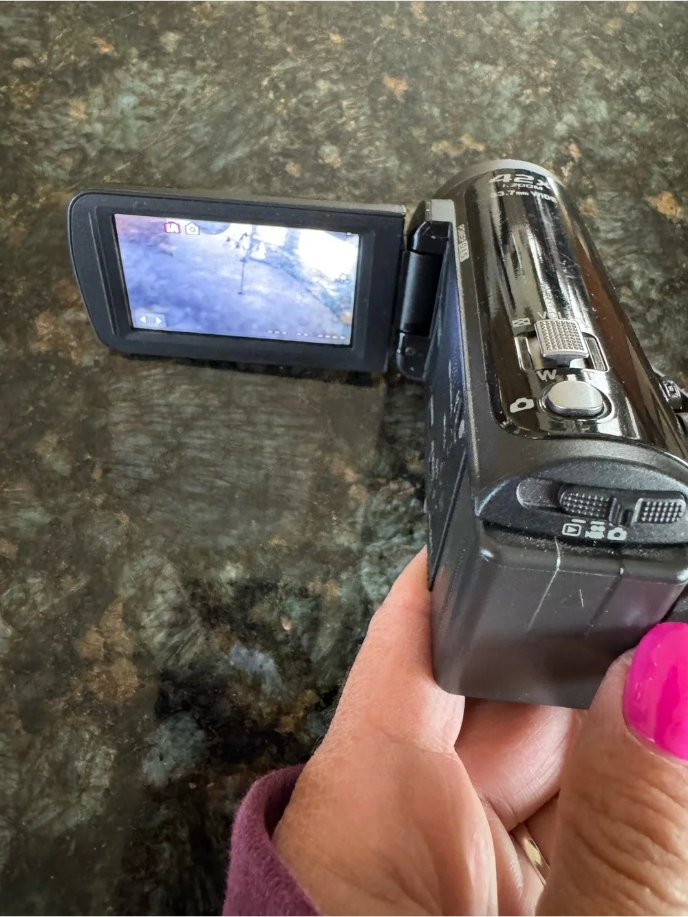 Panasonic HDC-TM80K (16 GB) High Definition AVCHD Camcorder